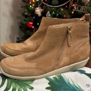 Vionic Light Brown Ankle Booties with Zipper